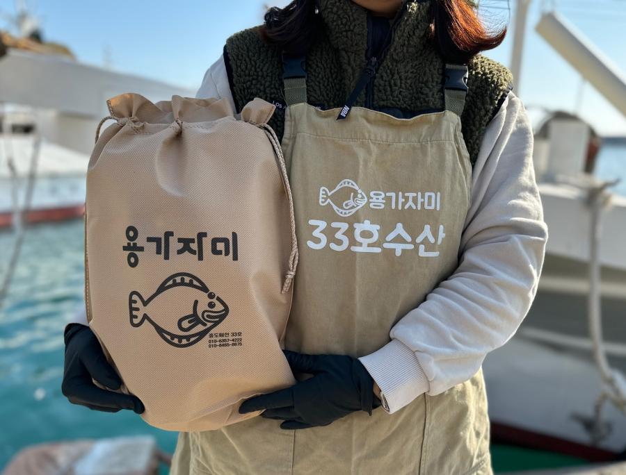  저희 33호수산 참가자미는 무첨가물 식품으로 소금간을 따로 하지 않습니다

어린 아이들도 나트륨 걱정없이 드실 수 있습니다



구우실때 칼집을 내셔서 소금을 살짝 첨가해드시면 더욱 맛있게 드실 수 있습니다!!!

